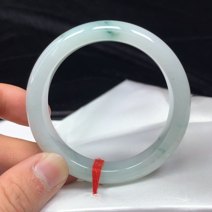 翡翠手镯（圆镯）未镶嵌53.5