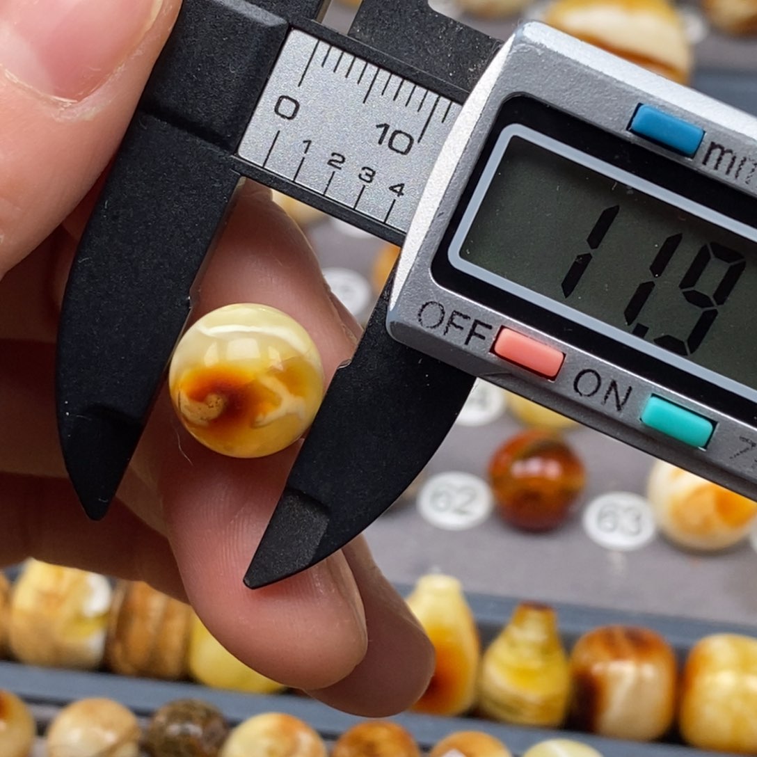 蜜蜡珠宝奇石未镶嵌