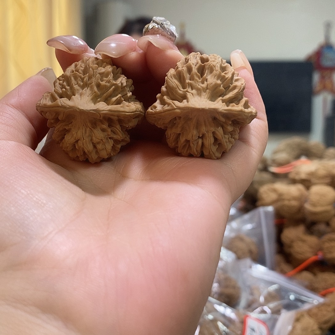 把件文玩核桃36秦闷尖有小瑕疵不退不换