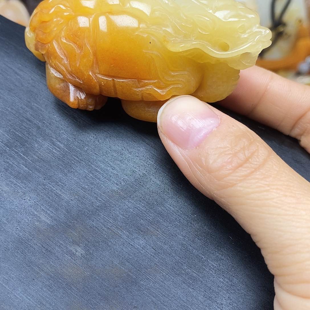 石英质玉（黄龙玉）颈饰未镶嵌