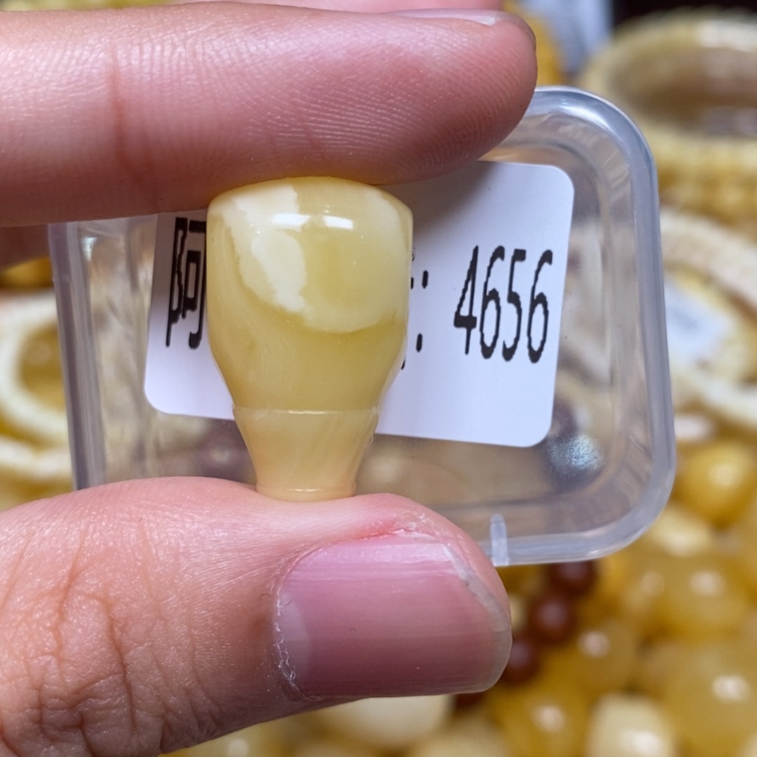 蜜蜡未镶嵌珠宝奇石4656