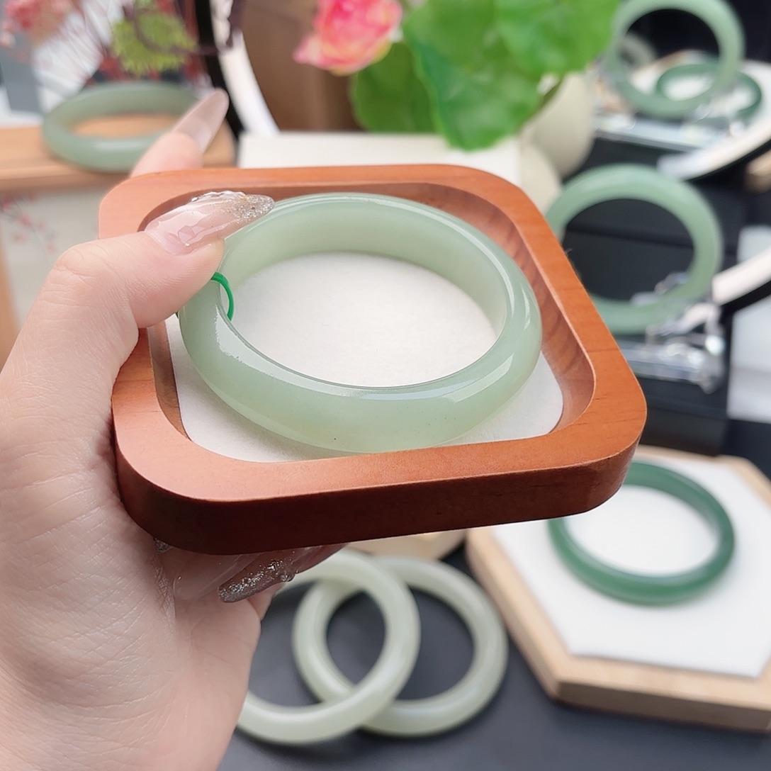 石英质玉未镶嵌手镯56