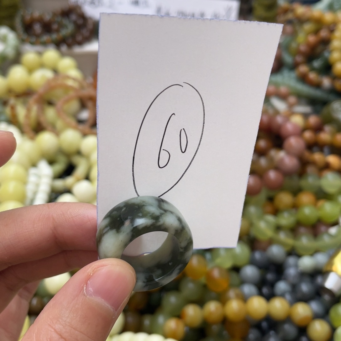 透闪石-蛇纹石玉手链未镶嵌