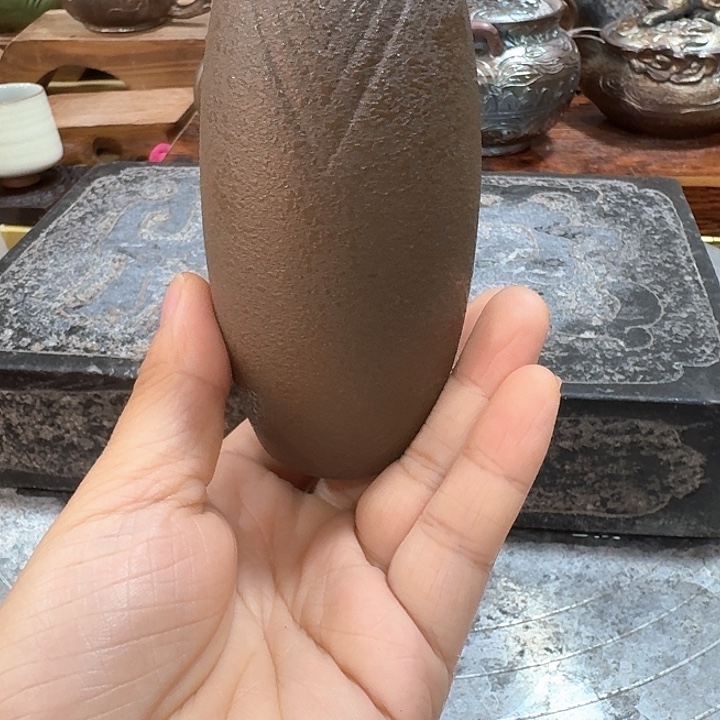 主人杯一个，瓷。品茗瓷