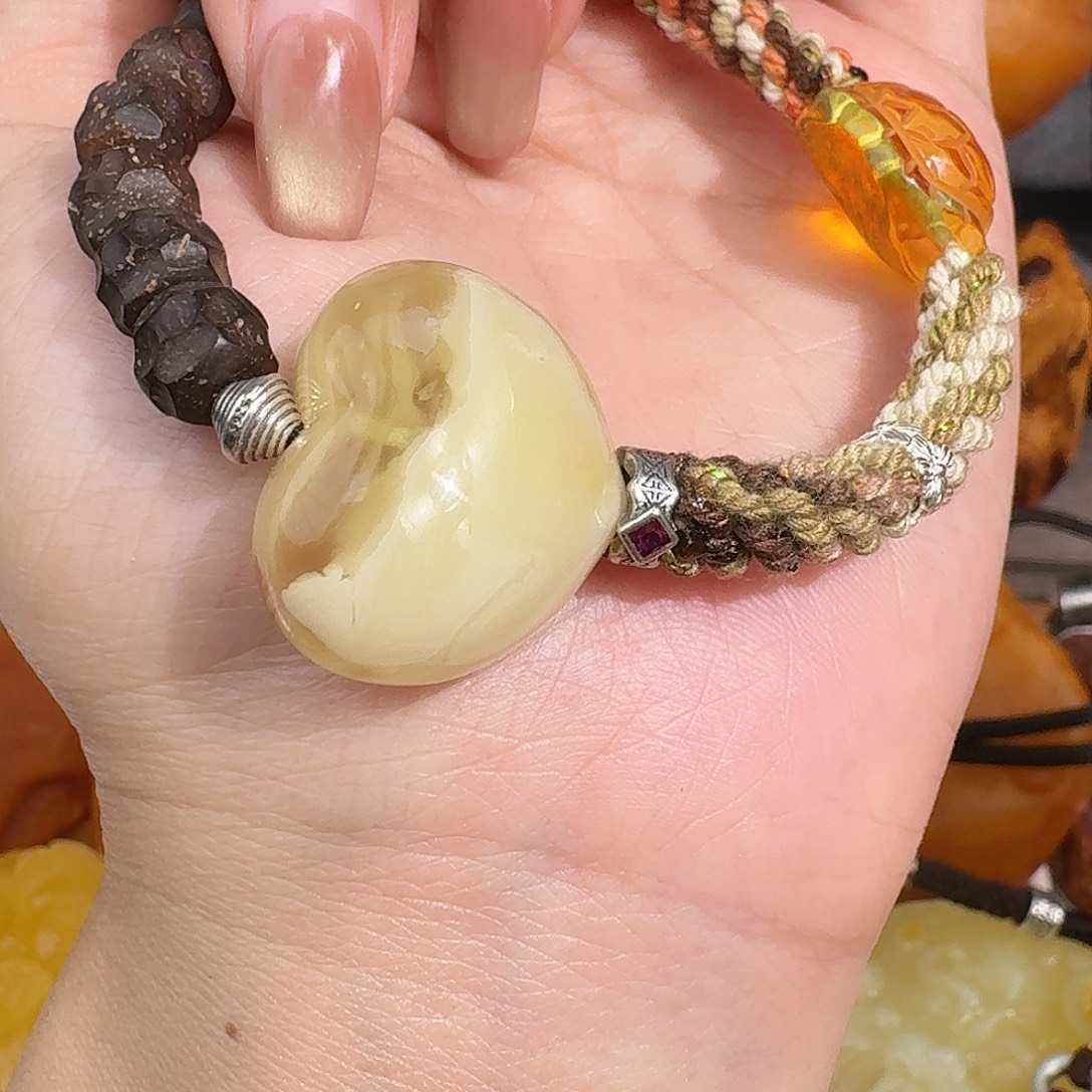 六***士琥珀未镶嵌裸石我