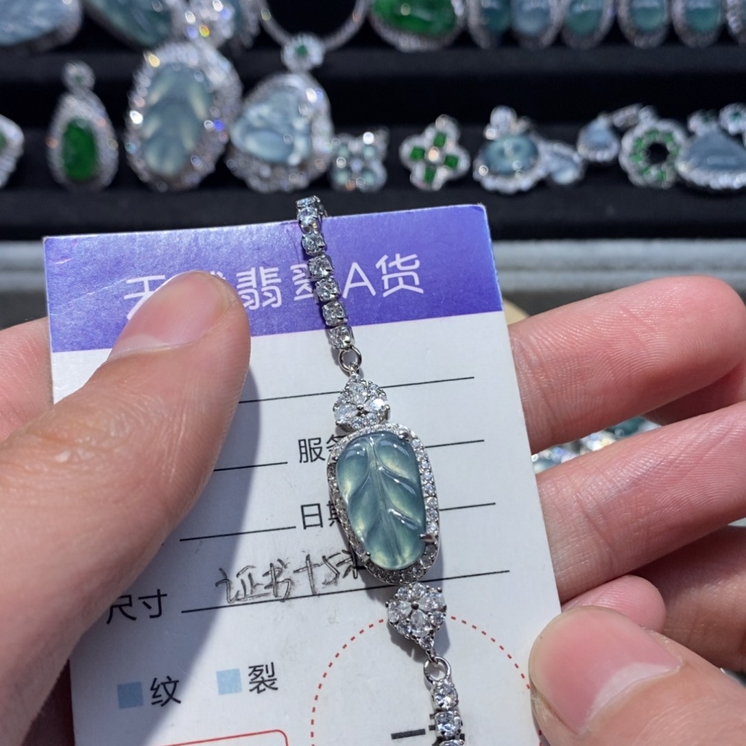 翡翠颈饰未镶嵌翡翠