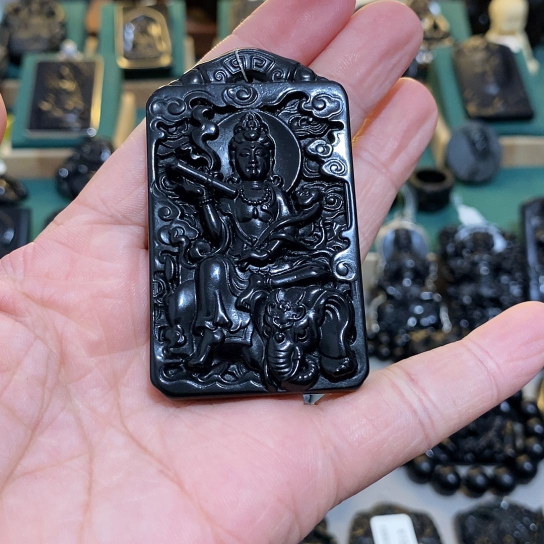 蛇纹石玉颈饰未镶嵌龙****行