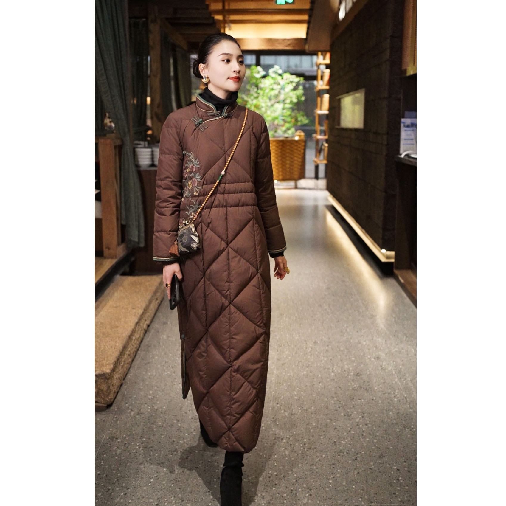 羊在在民族风中式盘扣冬装轻薄羽绒服女旗袍外套YRF25XL1531