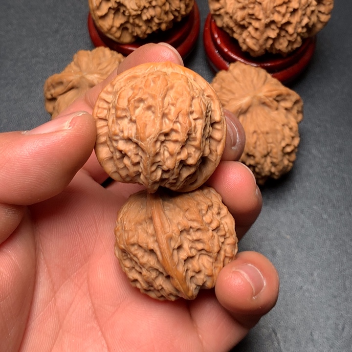 文玩核桃把件34血麒麟858