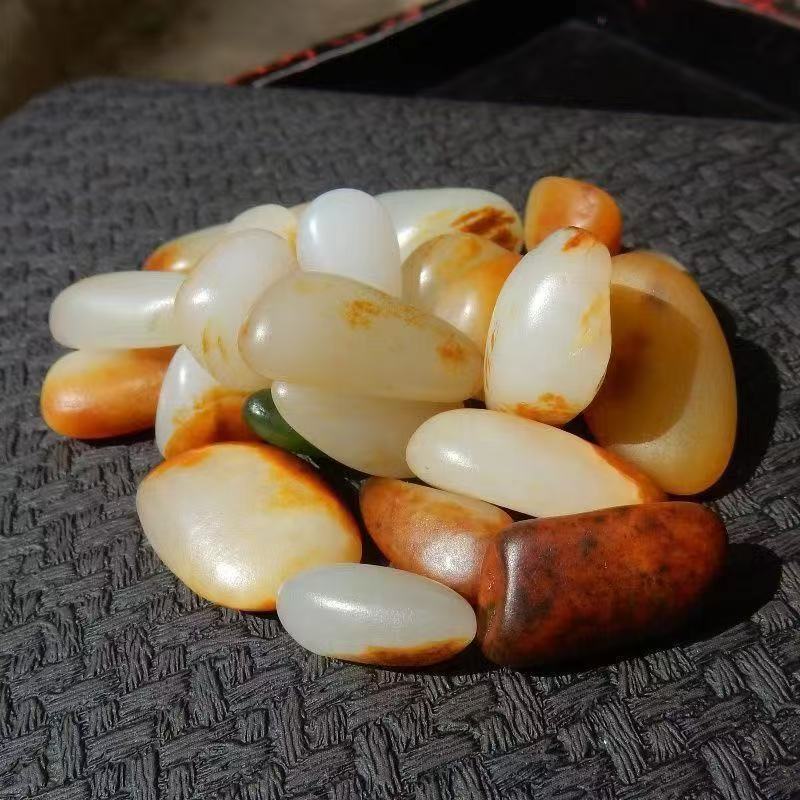 新疆戈壁特色小籽奇石独特魅力尽显