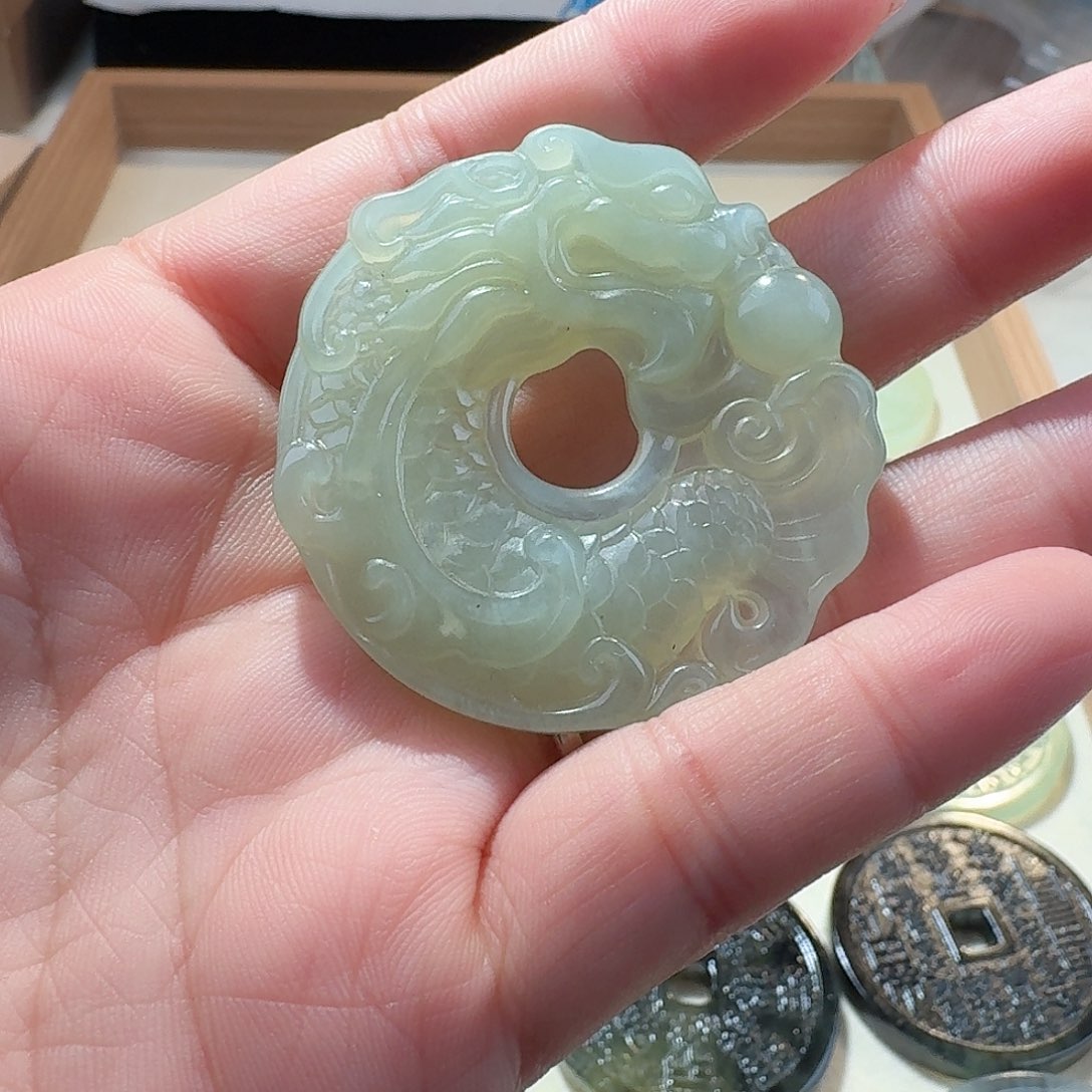蛇纹石玉颈饰合金精美礼品