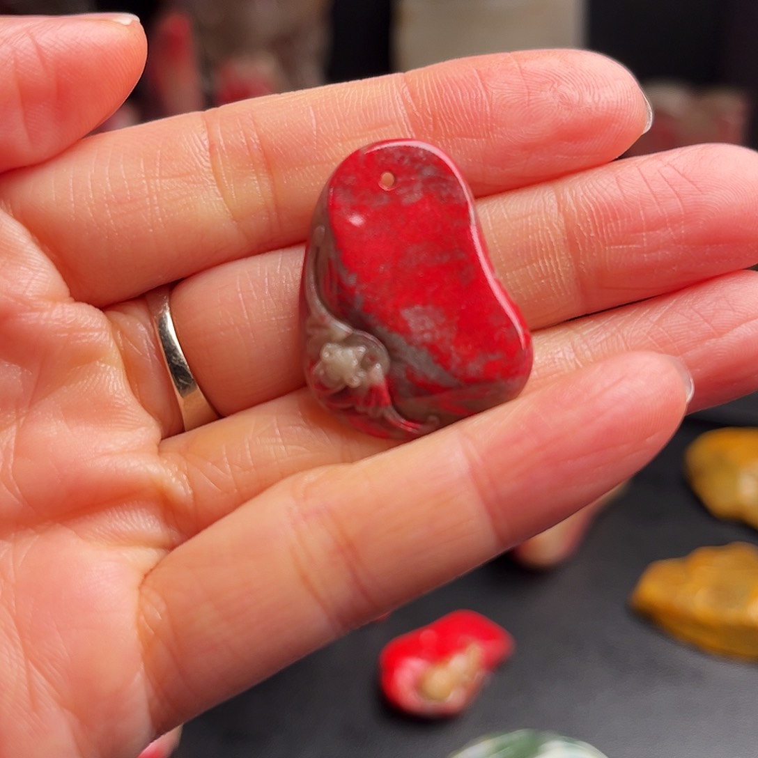 昌化石其他鸡血石挂件