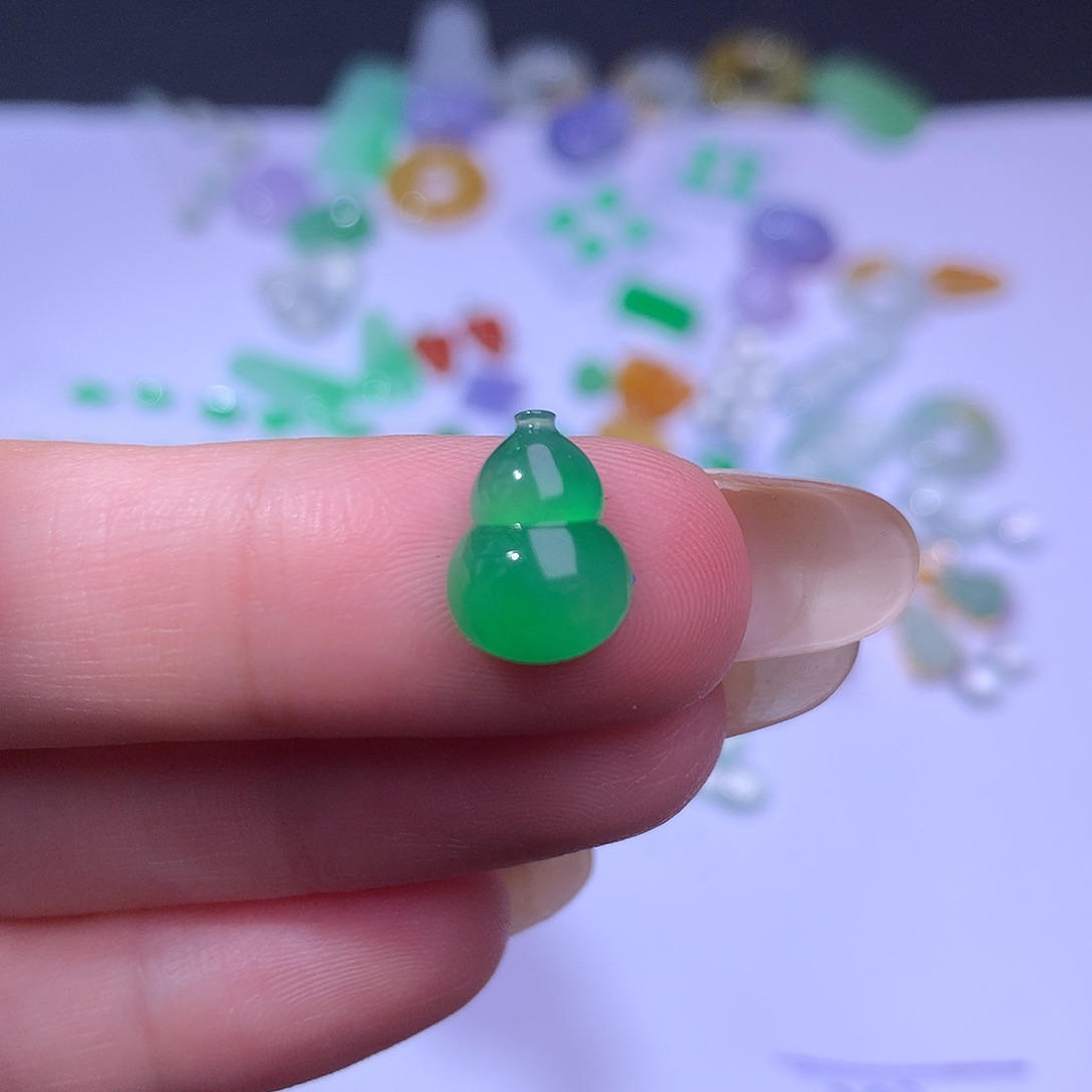 翡翠挂件未镶嵌葫芦