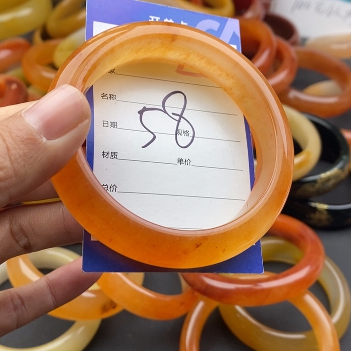 未镶嵌手镯石英质玉