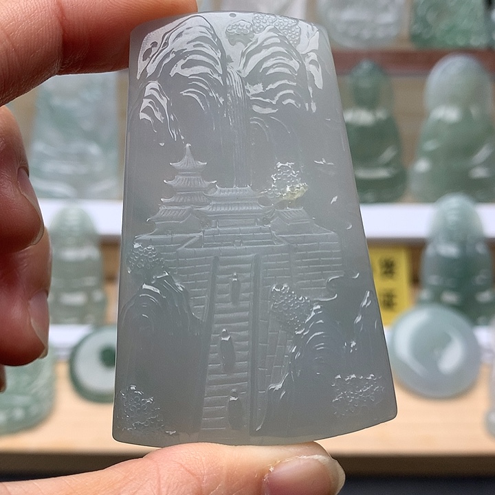 翡翠未镶嵌颈饰山水牌