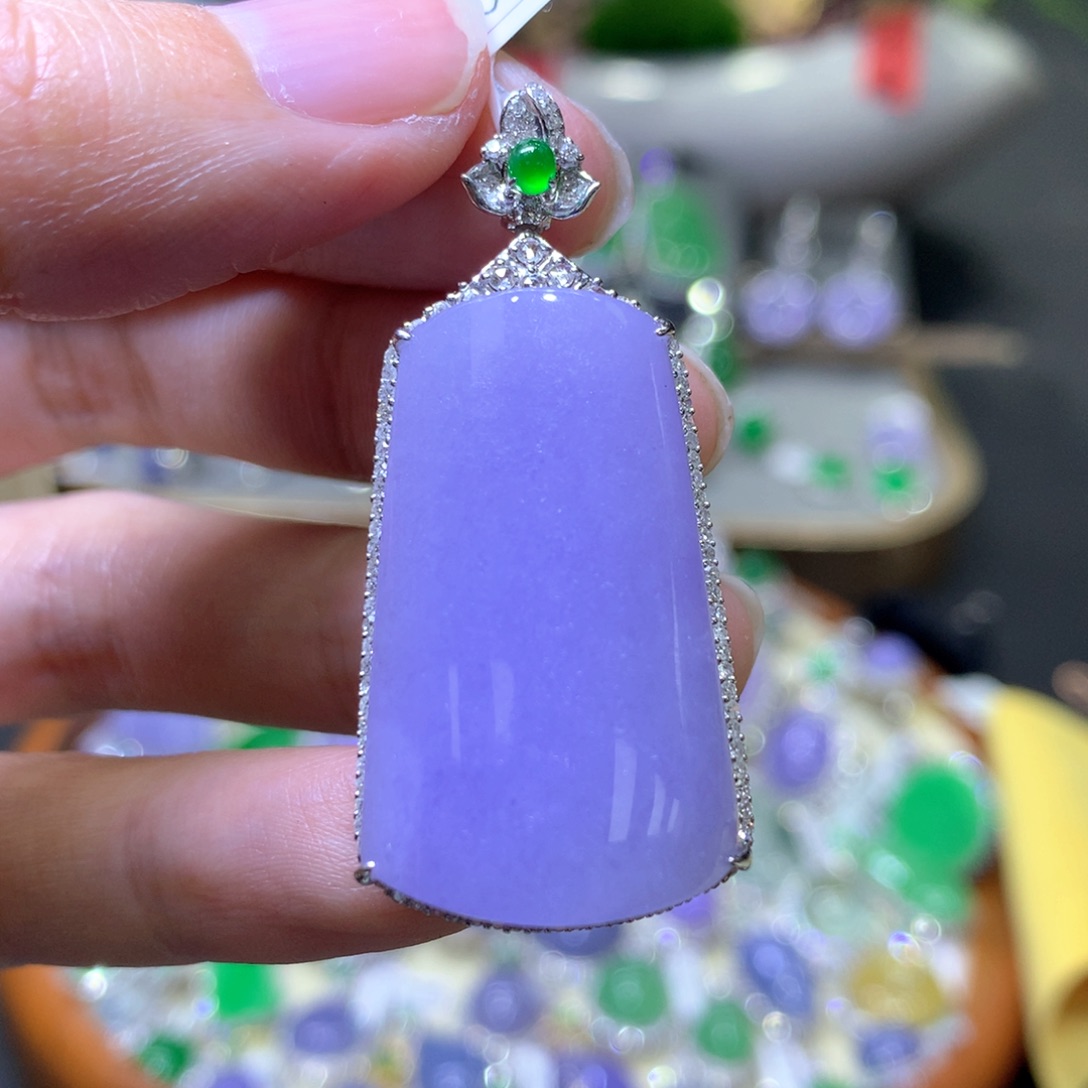 【闪购商品】翡翠颈饰18K金镶嵌翡翠吊坠项链