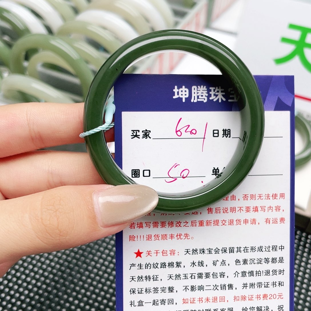 丹***丹和田玉手镯未镶嵌