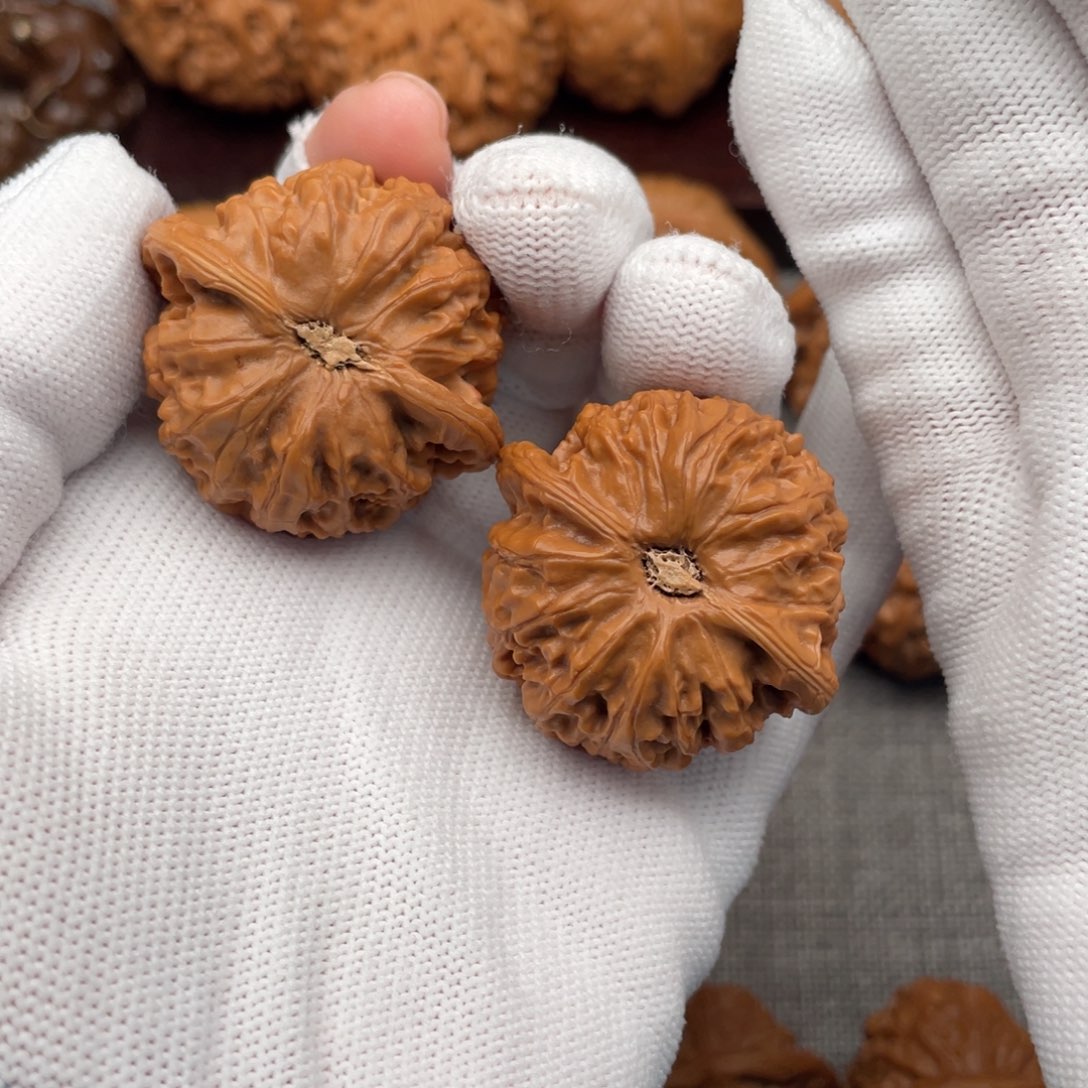 文玩核桃把件38桃心宫灯