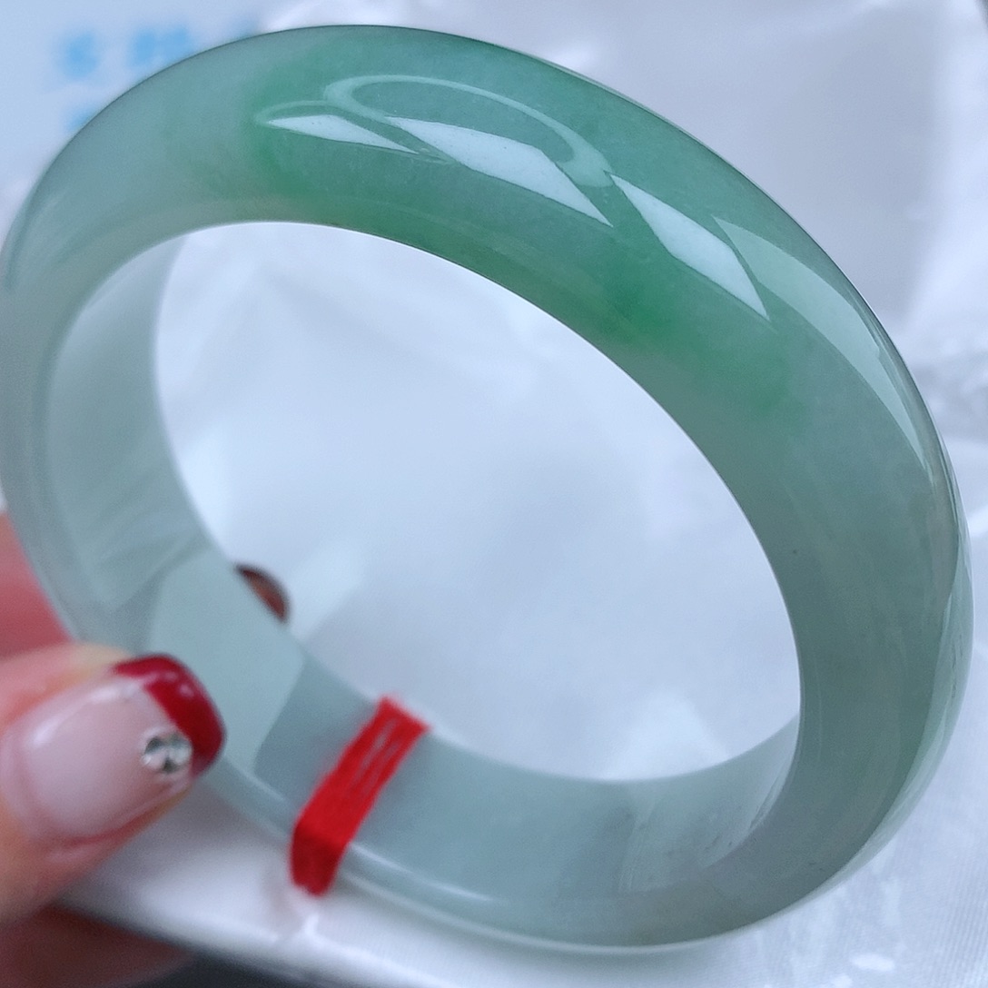 翡翠手镯未镶嵌天然