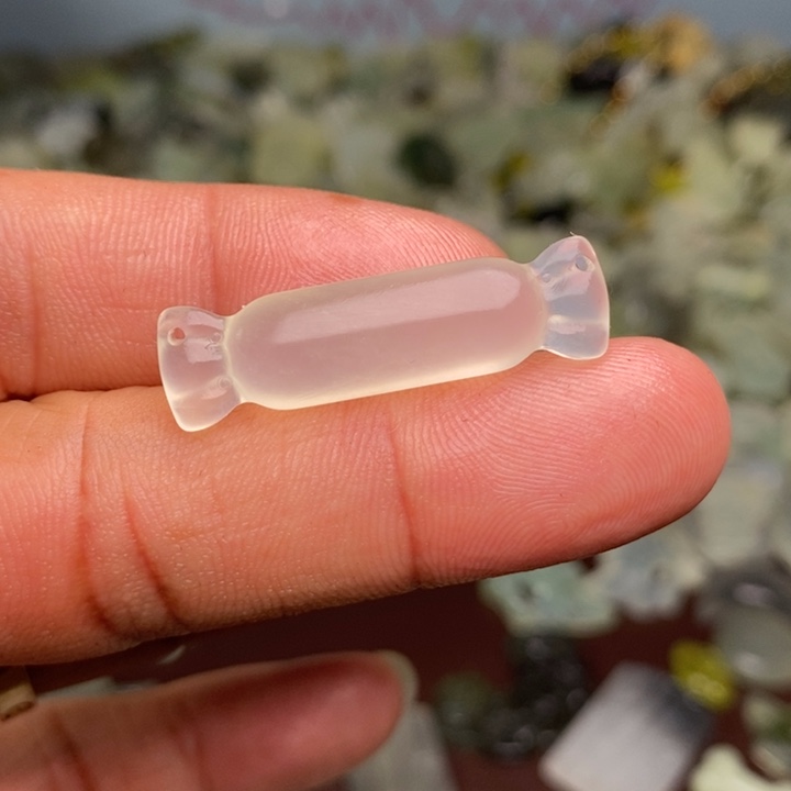 蛇纹石玉颈饰合金75