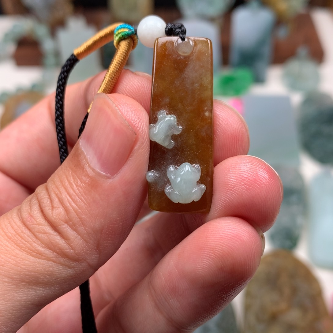 翡翠未镶嵌颈饰挂件