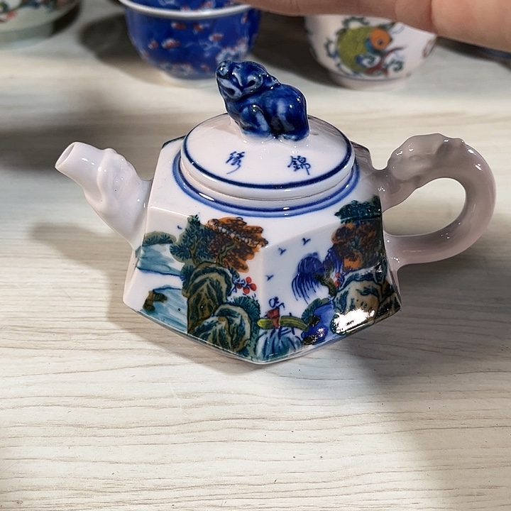 瓷片景德镇陶瓷茶壶。红。