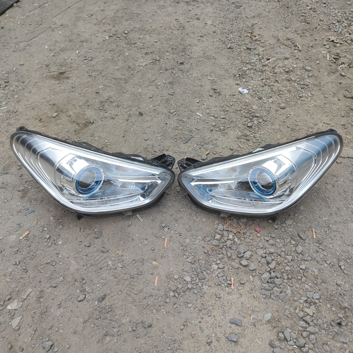 适用奇瑞小蚂蚁EQ1前大灯前照明灯前车灯远近光