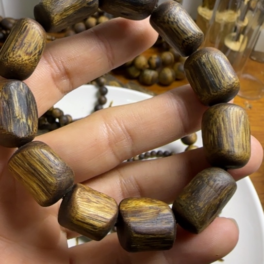 *****沉香碎屑沉香绿棋楠沉香随形单圈19克➕