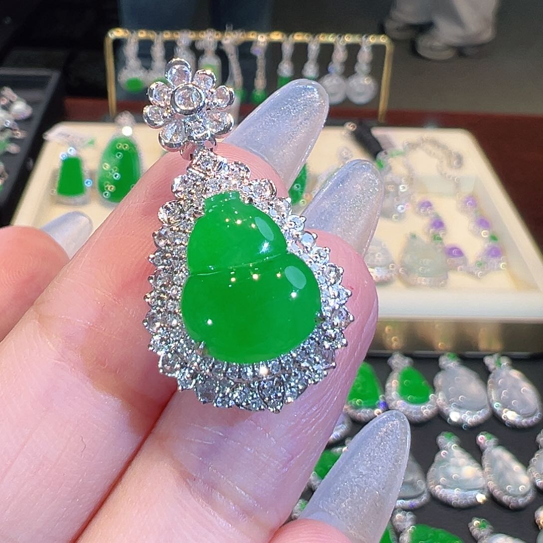 翡翠吊坠(不含链)18K金镶嵌翡翠