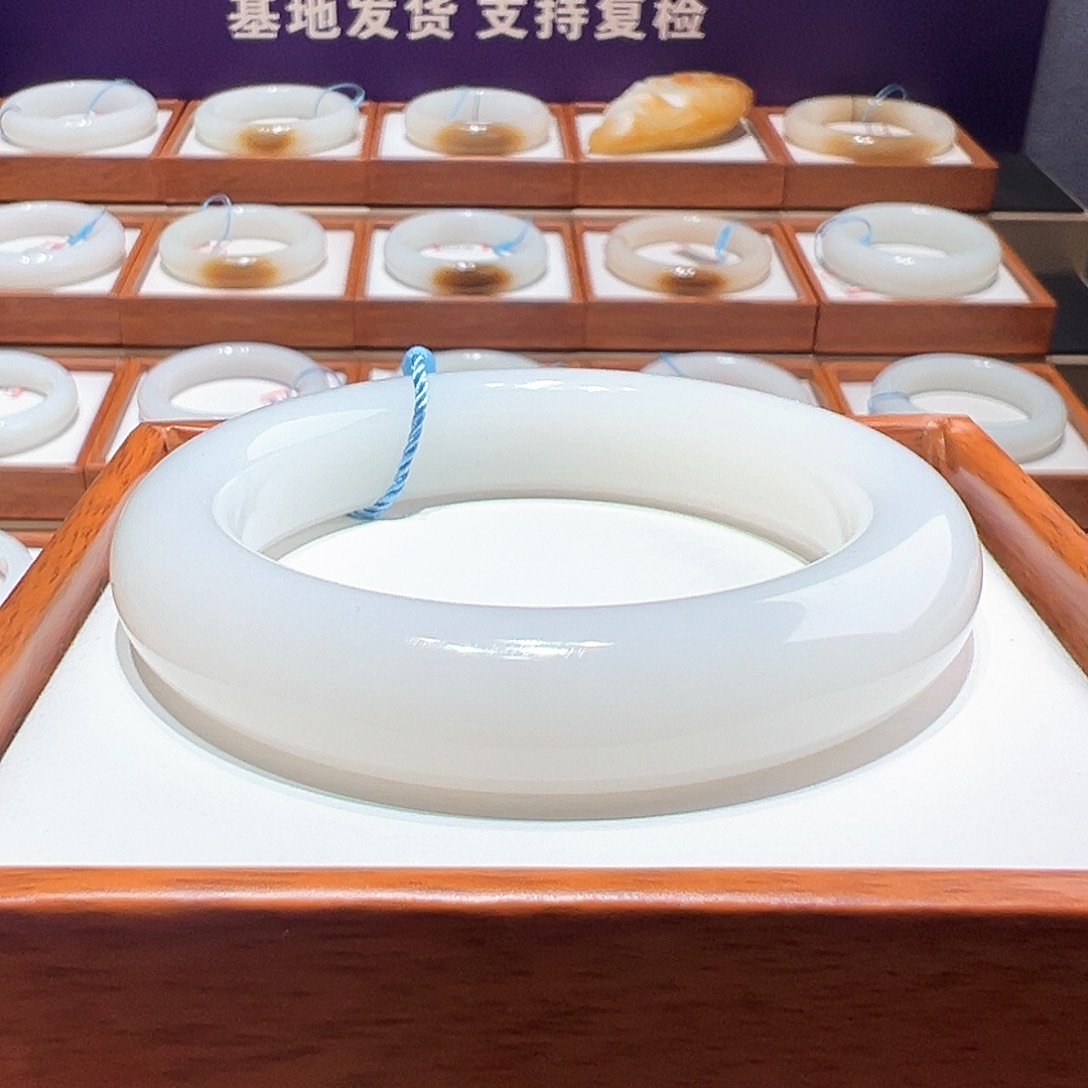 和田玉手镯 55 56未镶嵌