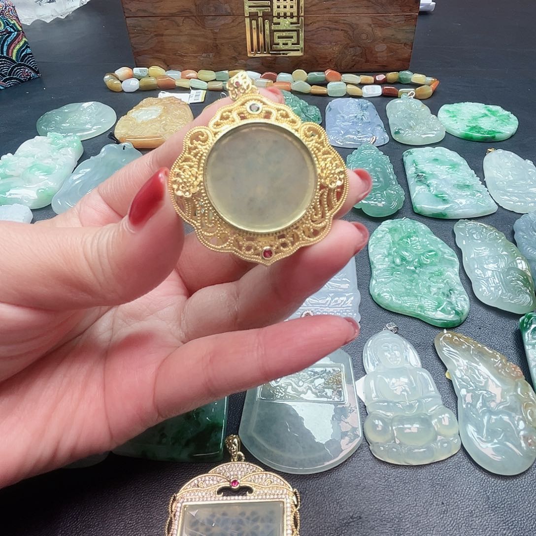 翡翠未镶嵌颈饰吊坠