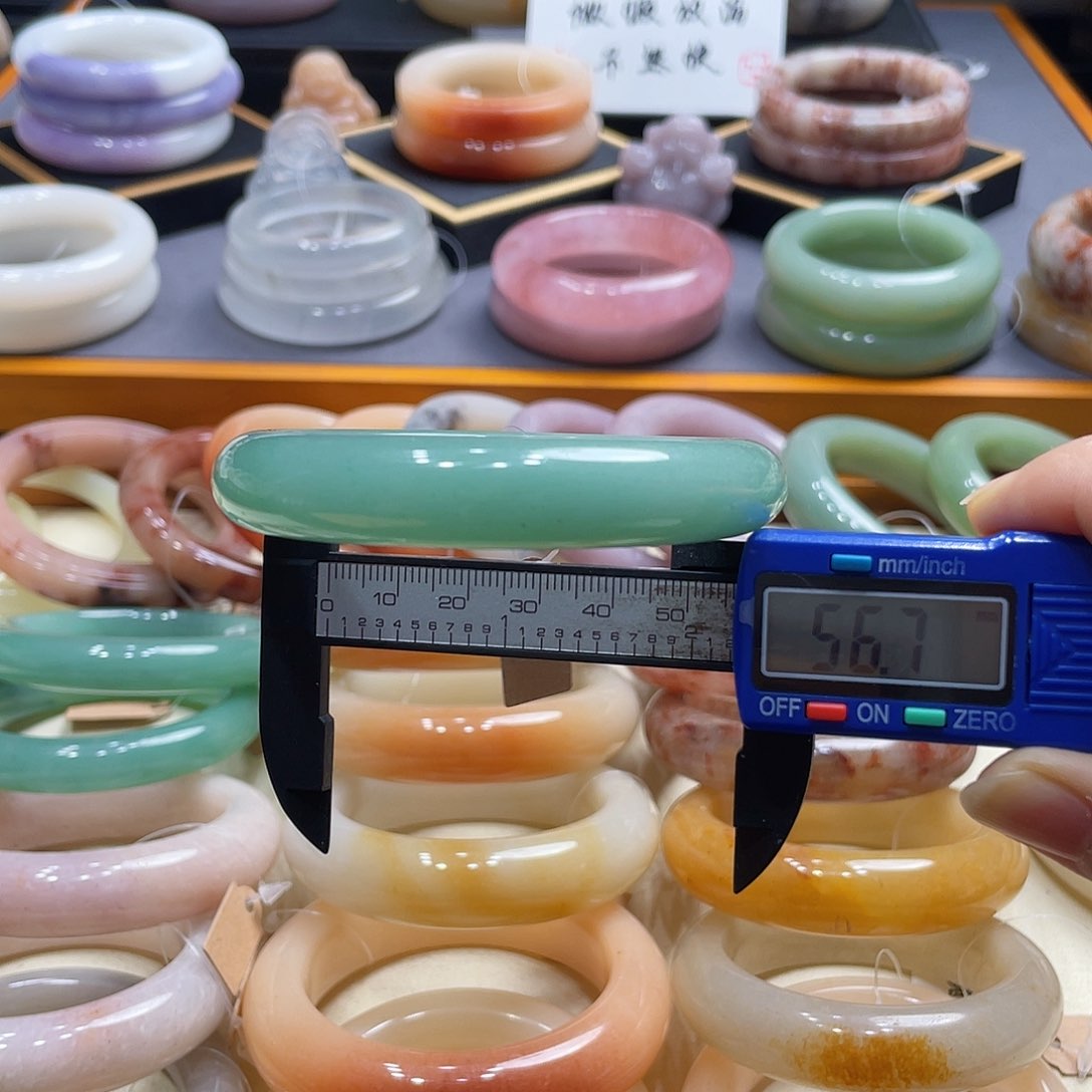 未镶嵌手镯石英岩玉