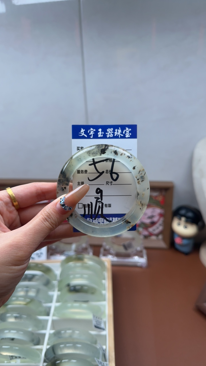 岫玉老坑高冰高透清冷色系女士手镯