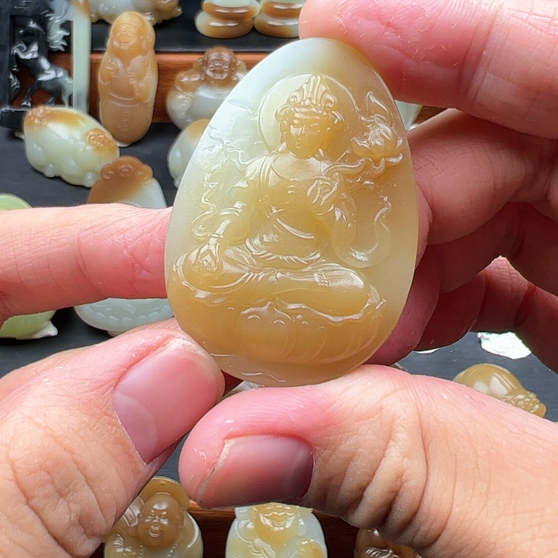 和田玉（糖玉）颈饰未镶嵌金**华