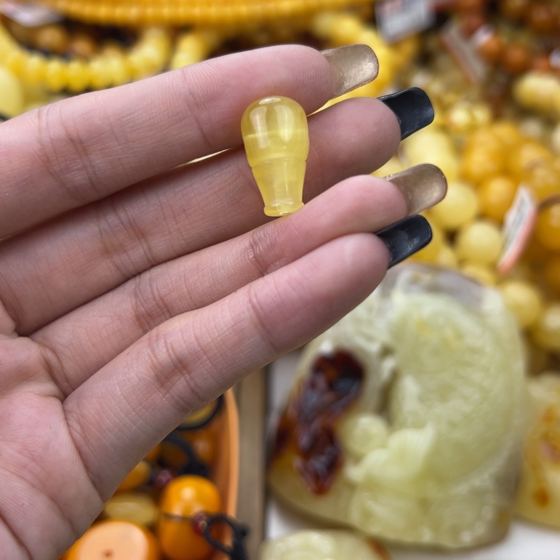 琥珀珠宝奇石未镶嵌