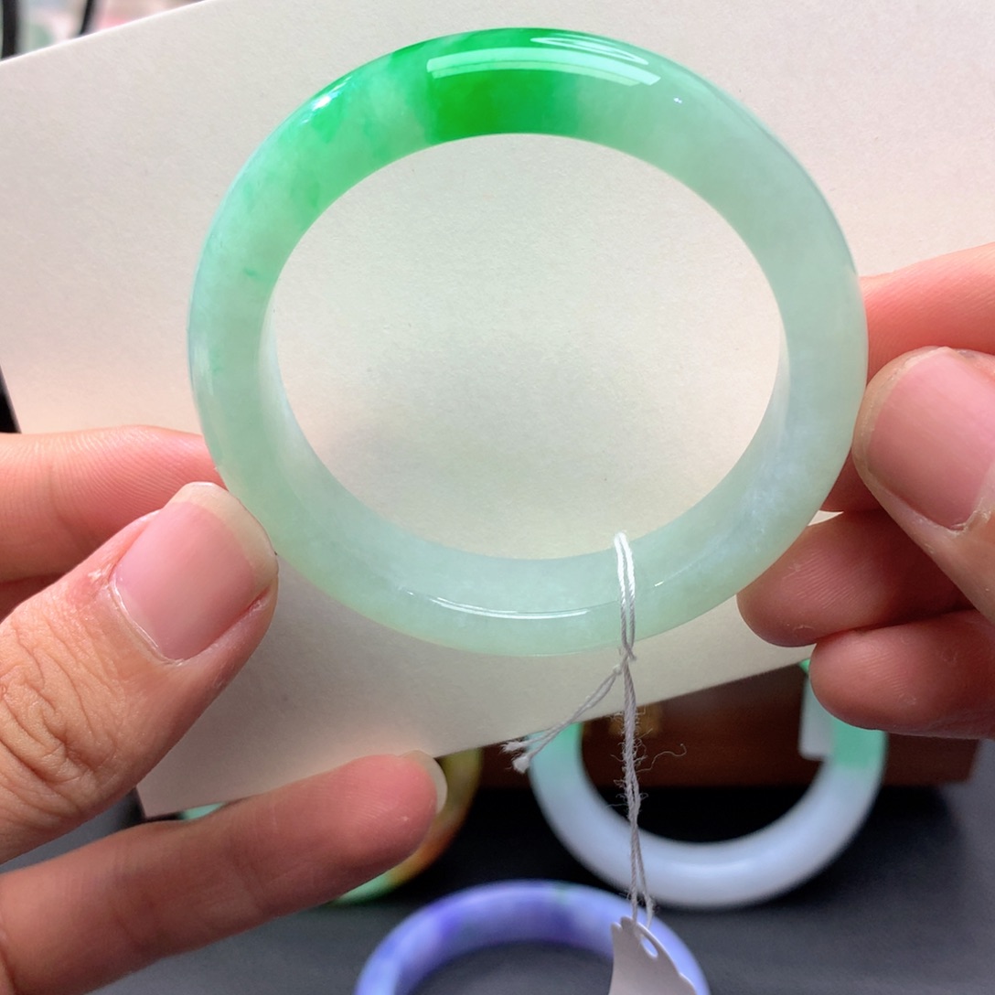 翡翠未镶嵌手镯正圈