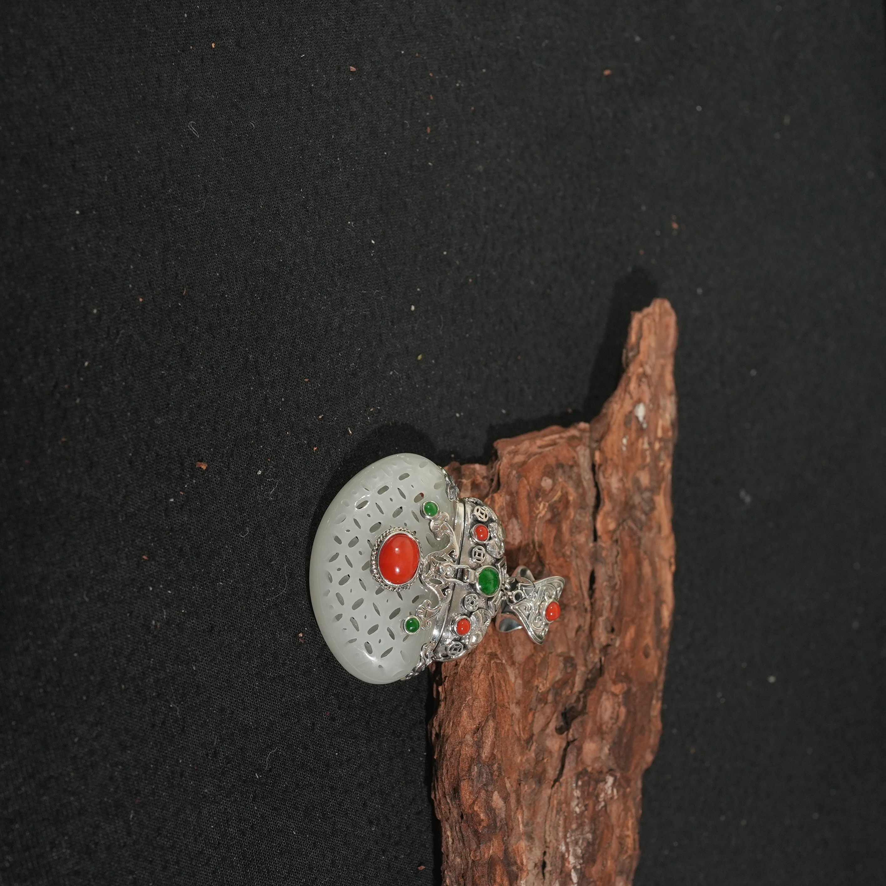 12.2香港王老板-和田玉吊坠2t2592