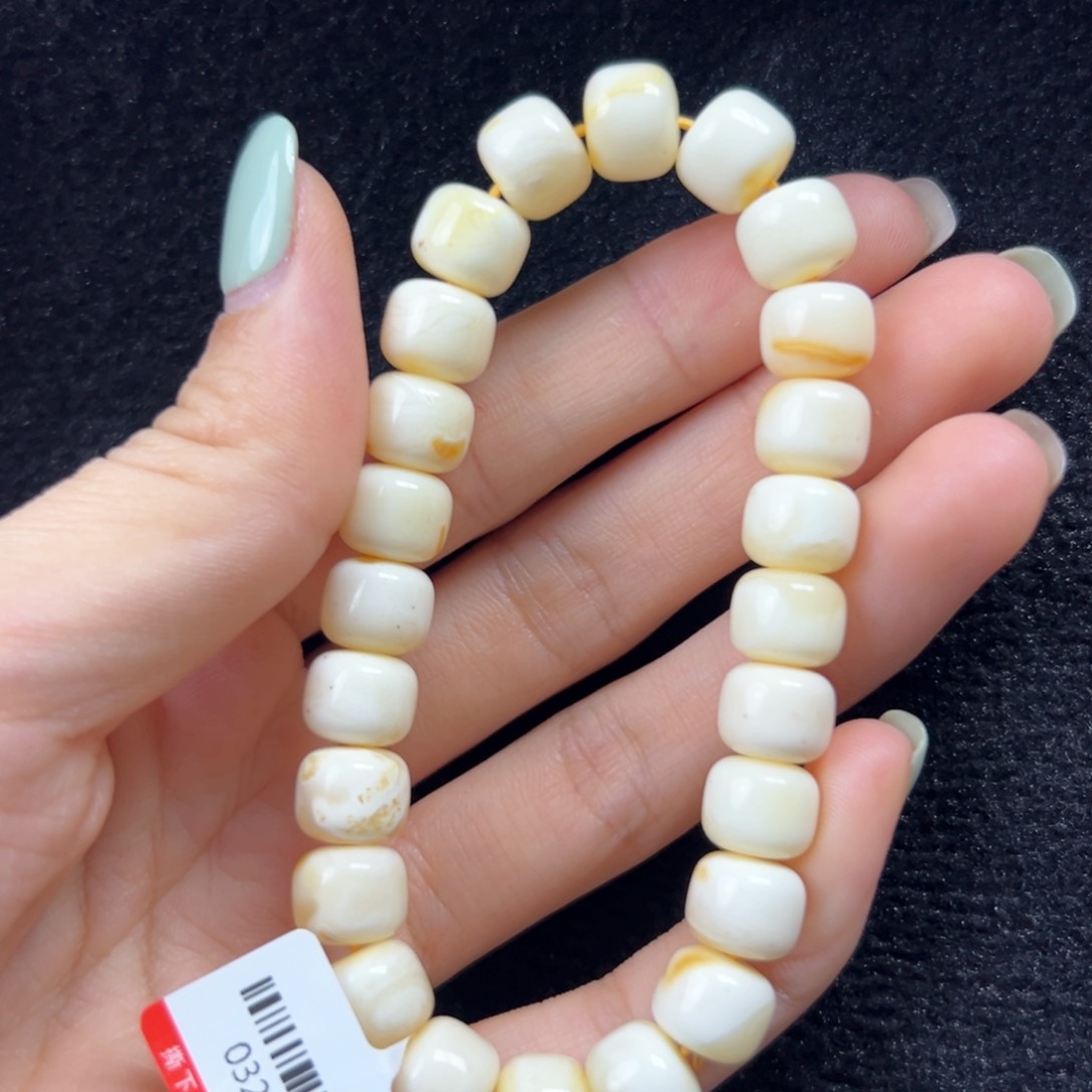 未镶嵌琥珀珠宝奇石