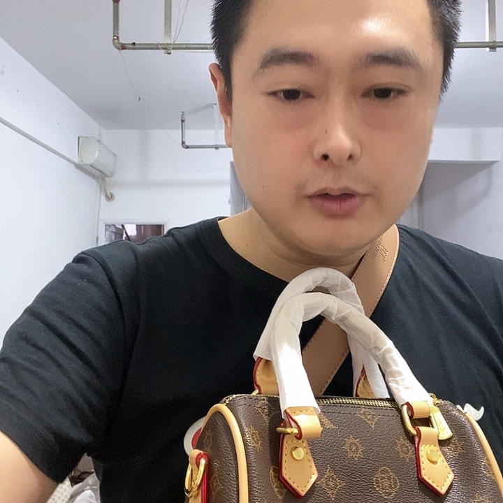 黄牛皮（革）鳄鱼皮（革）犏牛皮（革）