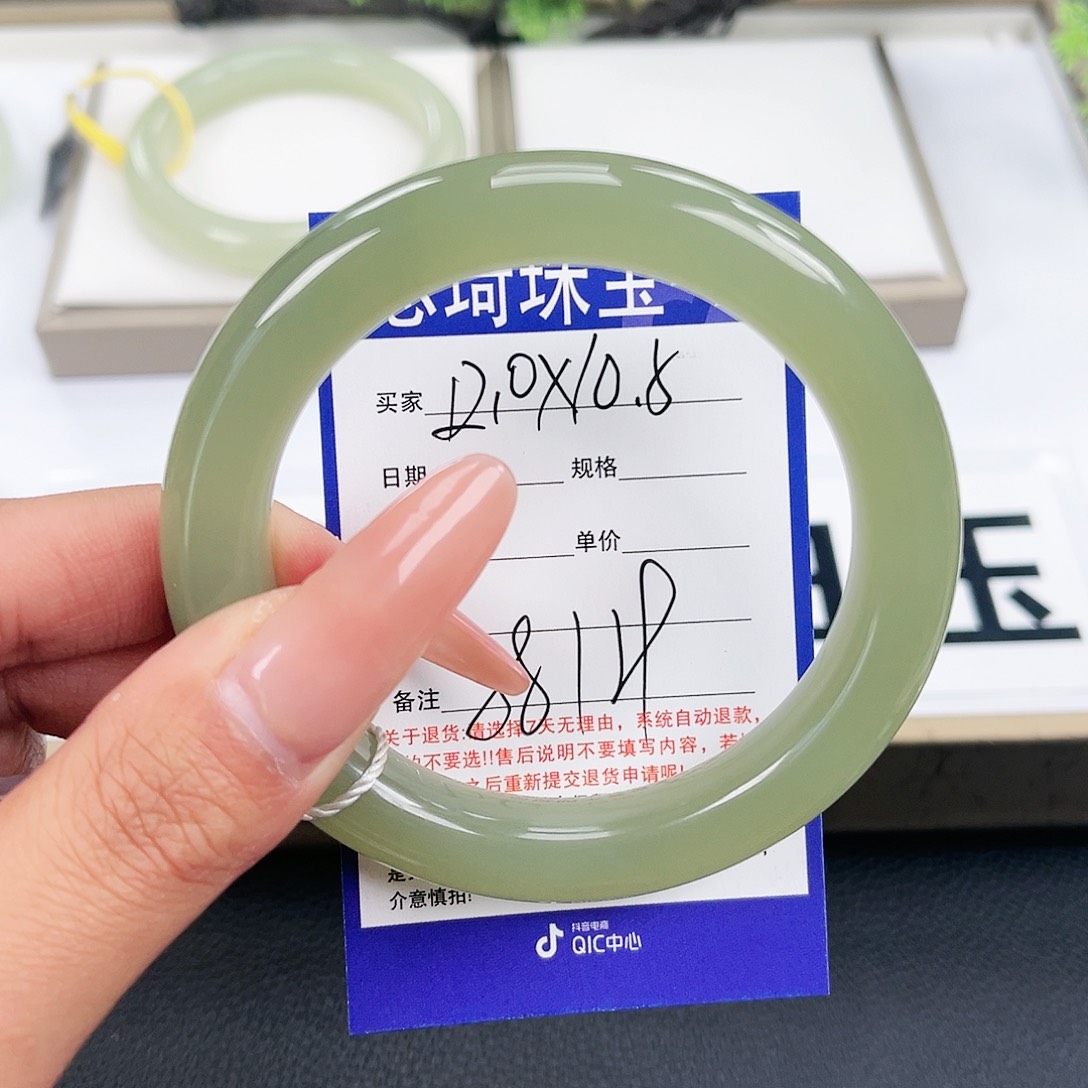 和田玉手镯未镶嵌