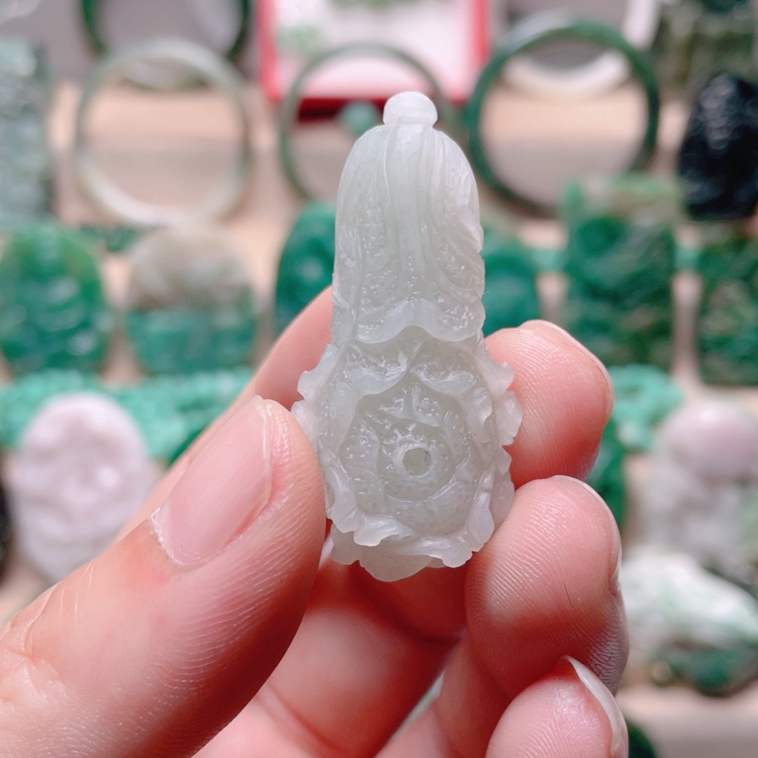 独山玉未镶嵌颈饰