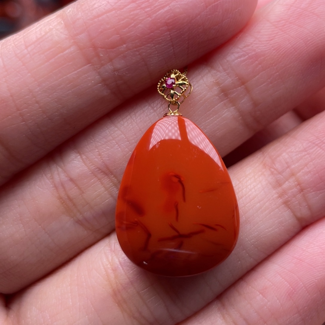 南红玛瑙18K金镶嵌珠宝奇石水滴吊坠