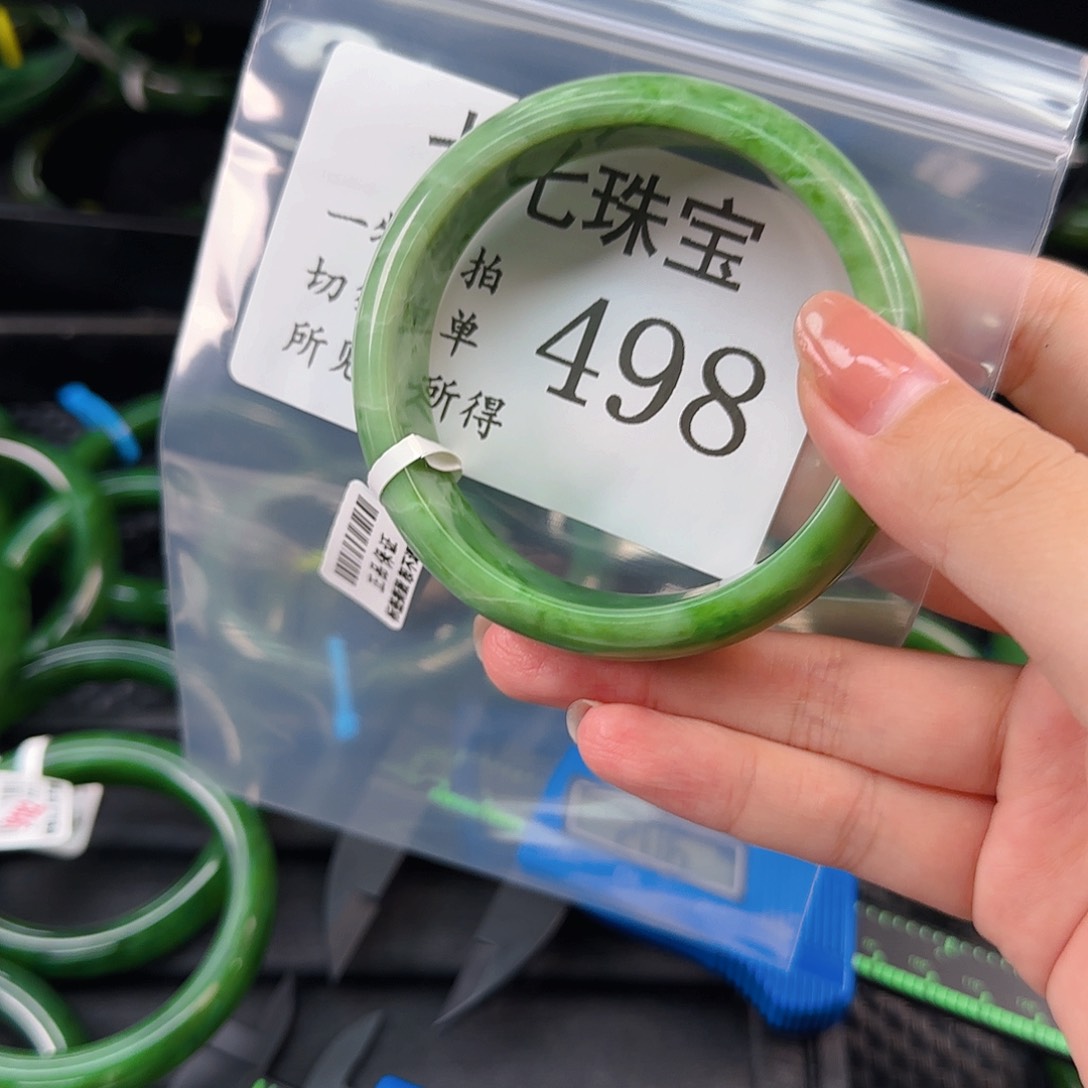 颈饰未镶嵌和田玉手镯58 498