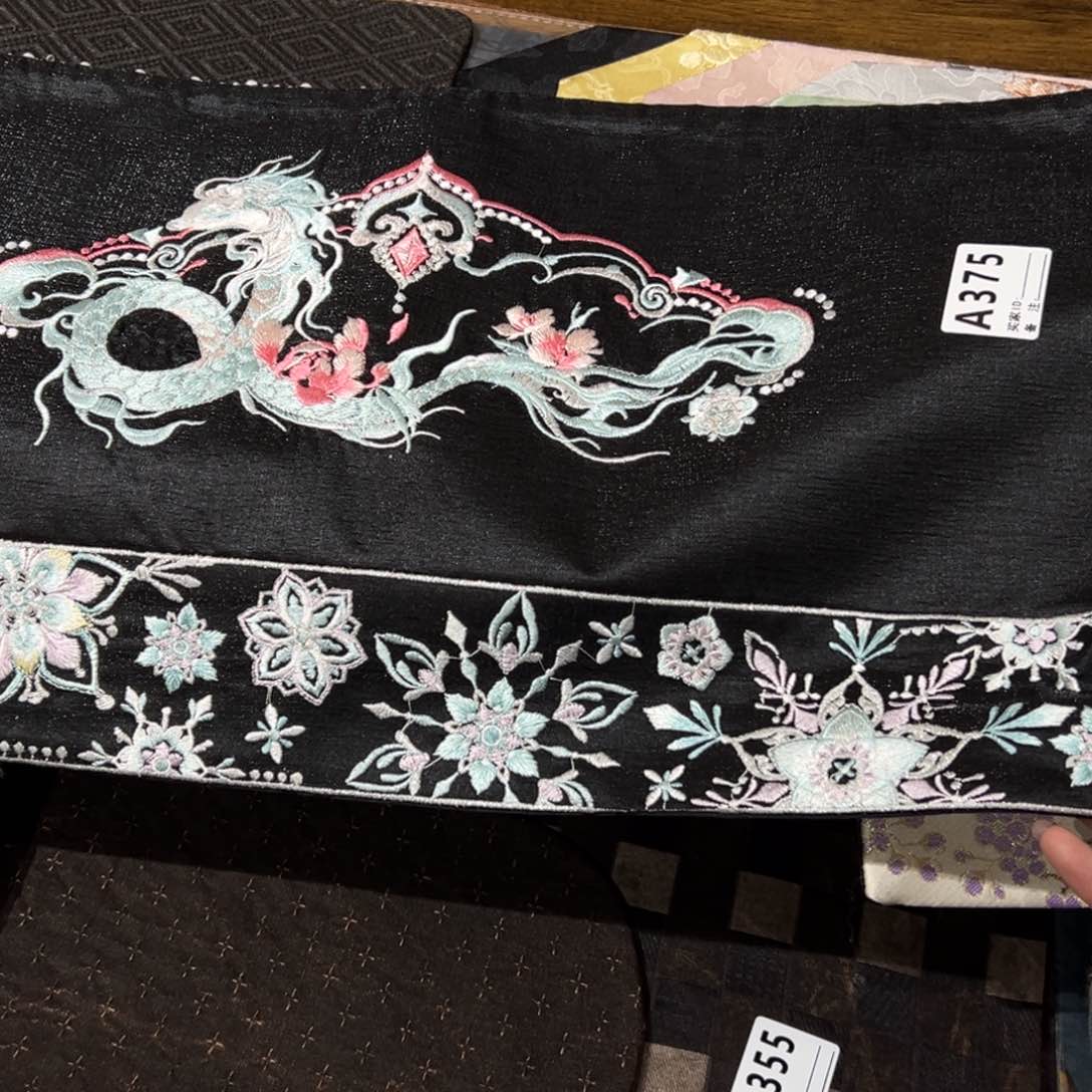 摆件陶瓷。    陶瓷。