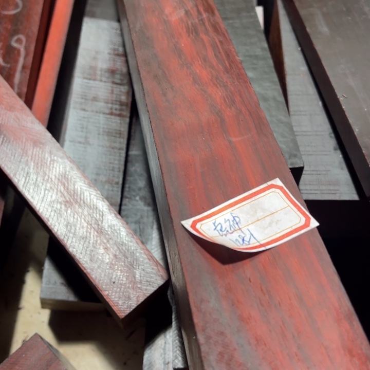 紫檀木类端景台虎*