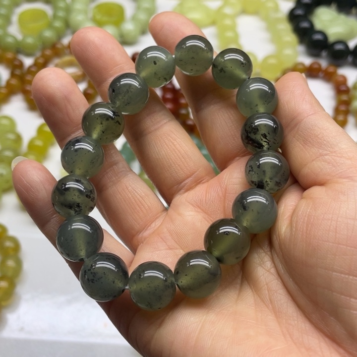 蛇纹石玉手串未镶嵌