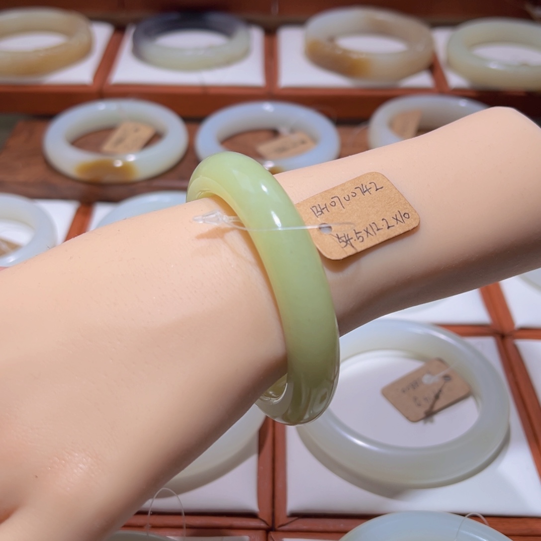 和田玉（黄玉）手镯未镶嵌若羌黄口手镯柠檬黄颜色