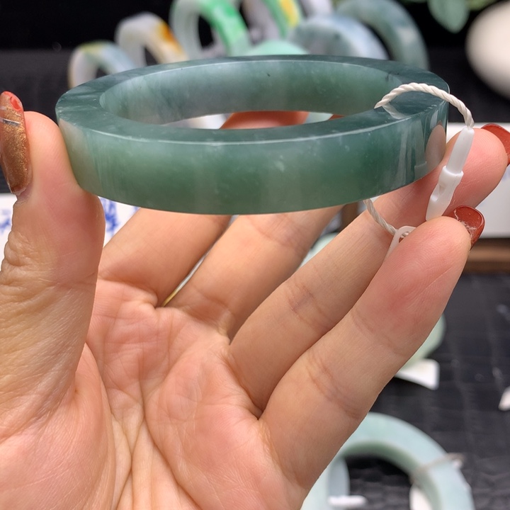 定制翡翠未镶嵌翡翠手镯