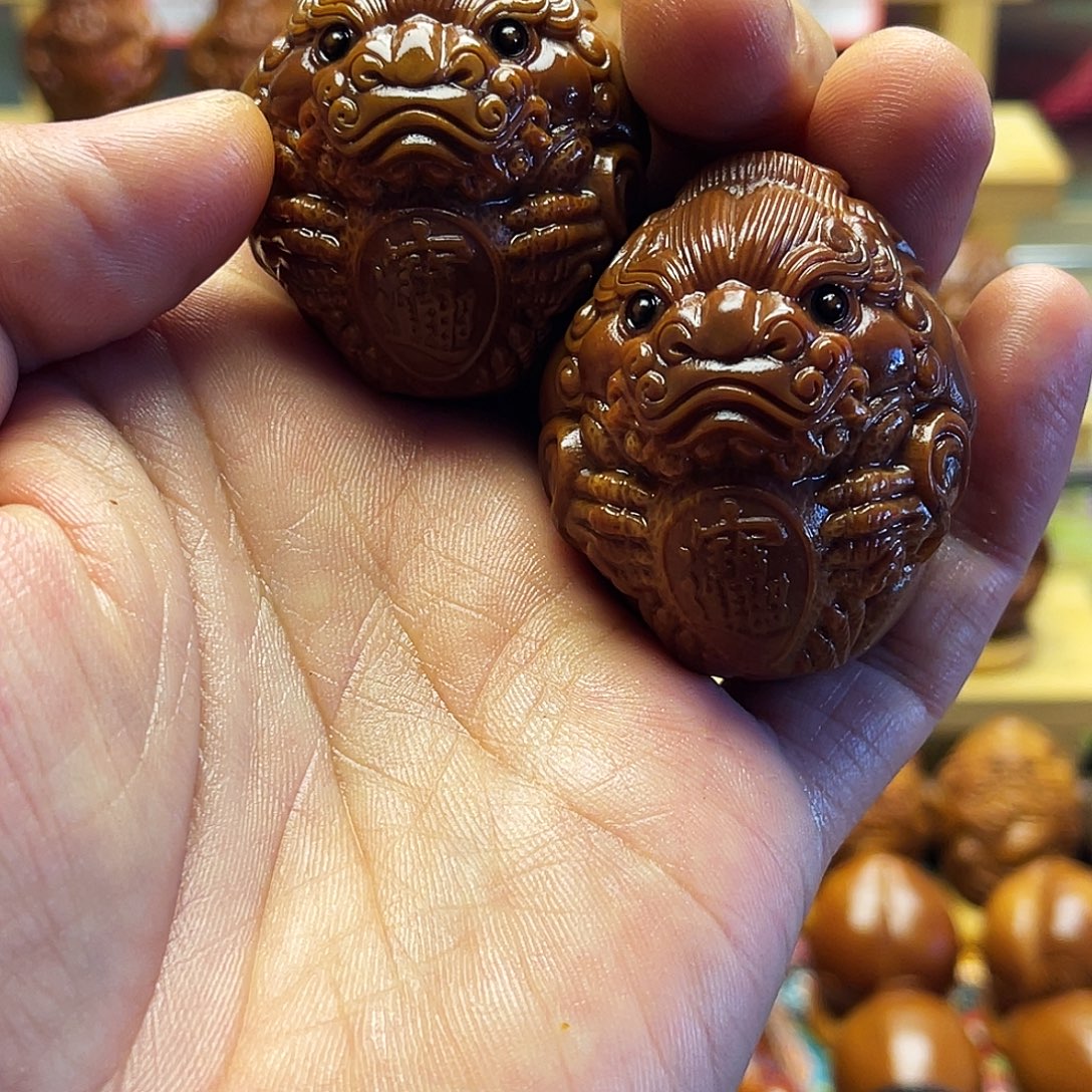 叶***8吊坠橄榄核貔貅手球