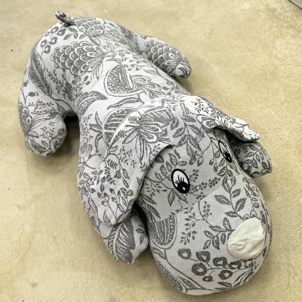 2025棉麻抱枕狗狗靠枕沙发客厅轻奢卧室沙发午休靠背腰靠枕